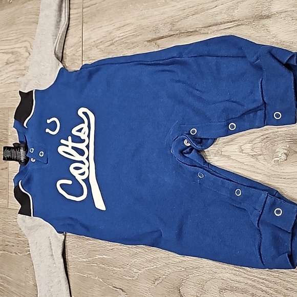 Colts one piece - Picture 2 of 8